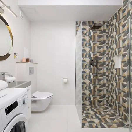 Mondrian With Terrace & Suitable For Remote Work In By Renters *