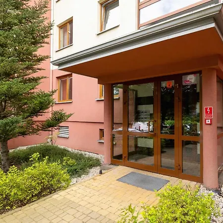 Apartman Mondrian With Terrace & Suitable For Remote Work In By Renters