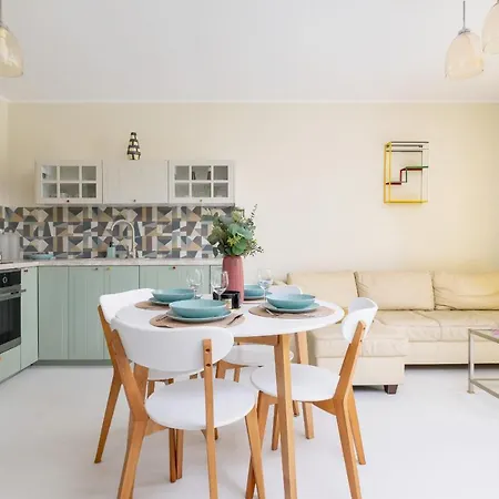 Mondrian With Terrace & Suitable For Remote Work In By Renters Apartmán Krakov