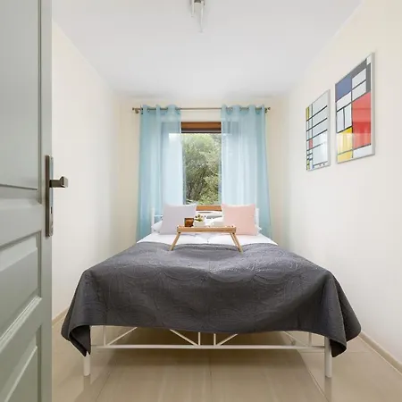 Apartmán Mondrian With Terrace & Suitable For Remote Work In By Renters Krakov