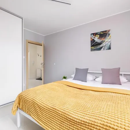 Apartmán Mondrian With Terrace & Suitable For Remote Work In By Renters *