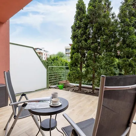 Mondrian With Terrace & Suitable For Remote Work In By Renters