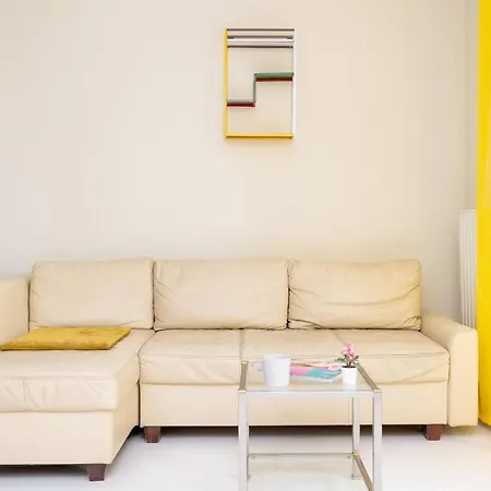 Mondrian With Terrace & Suitable For Remote Work In By Renters Apartmán *